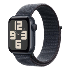Apple Watch SE (2024), 40 мм корпус из алюминия цвета «Midnight», ремешок Sport Loop цвета «Ink»